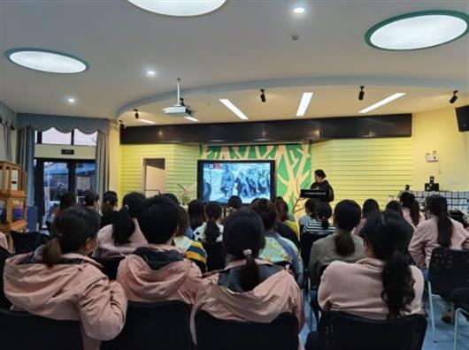 凝心聚力 砥砺前行——麒麟天麒路幼儿园十月党建工作例会